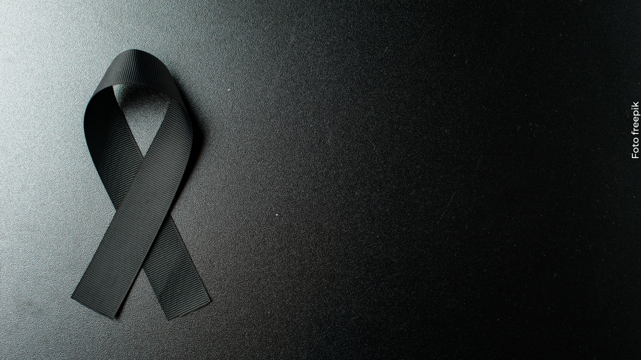 Conmoción por la muerte de reconocido actor: su esposa lo encontró sin vida en el sofá