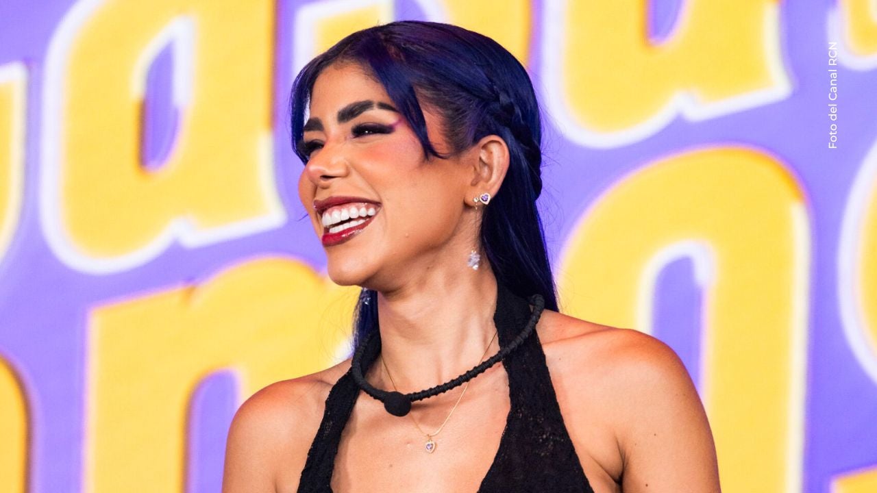 Del morado al negro: Alexa Torrex sorprendió con inesperado cambio de look
