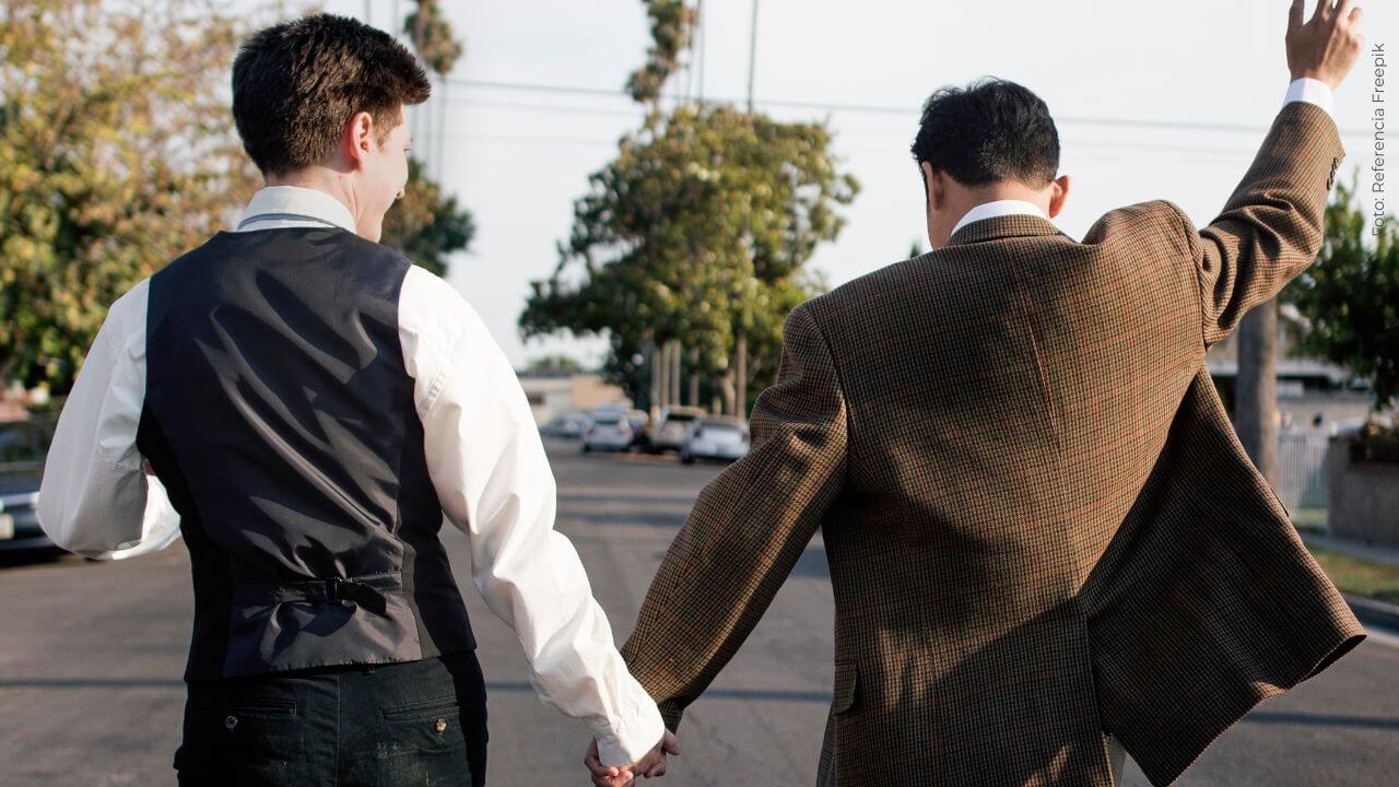 El actor y escritor se casó con su pareja, que es agente inmboliario. La ceremonia se realizó en Miami.