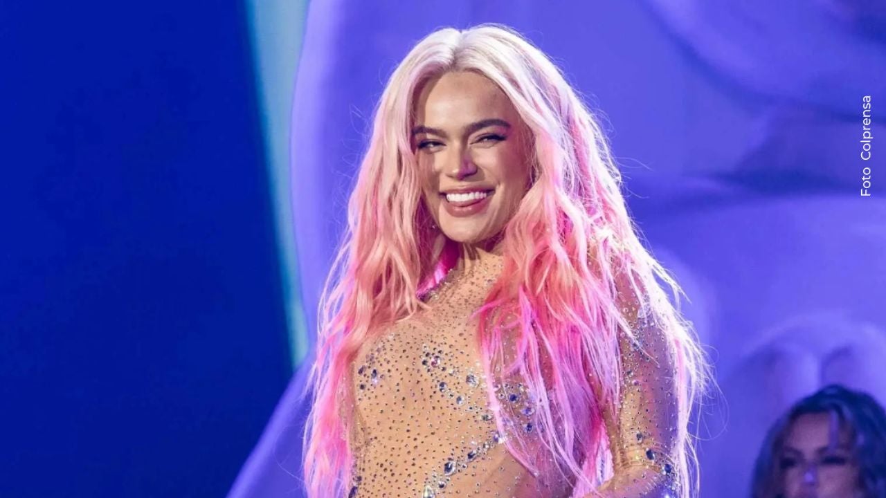 Así reaccionó Karol G luego que le propusieran ser madrina
