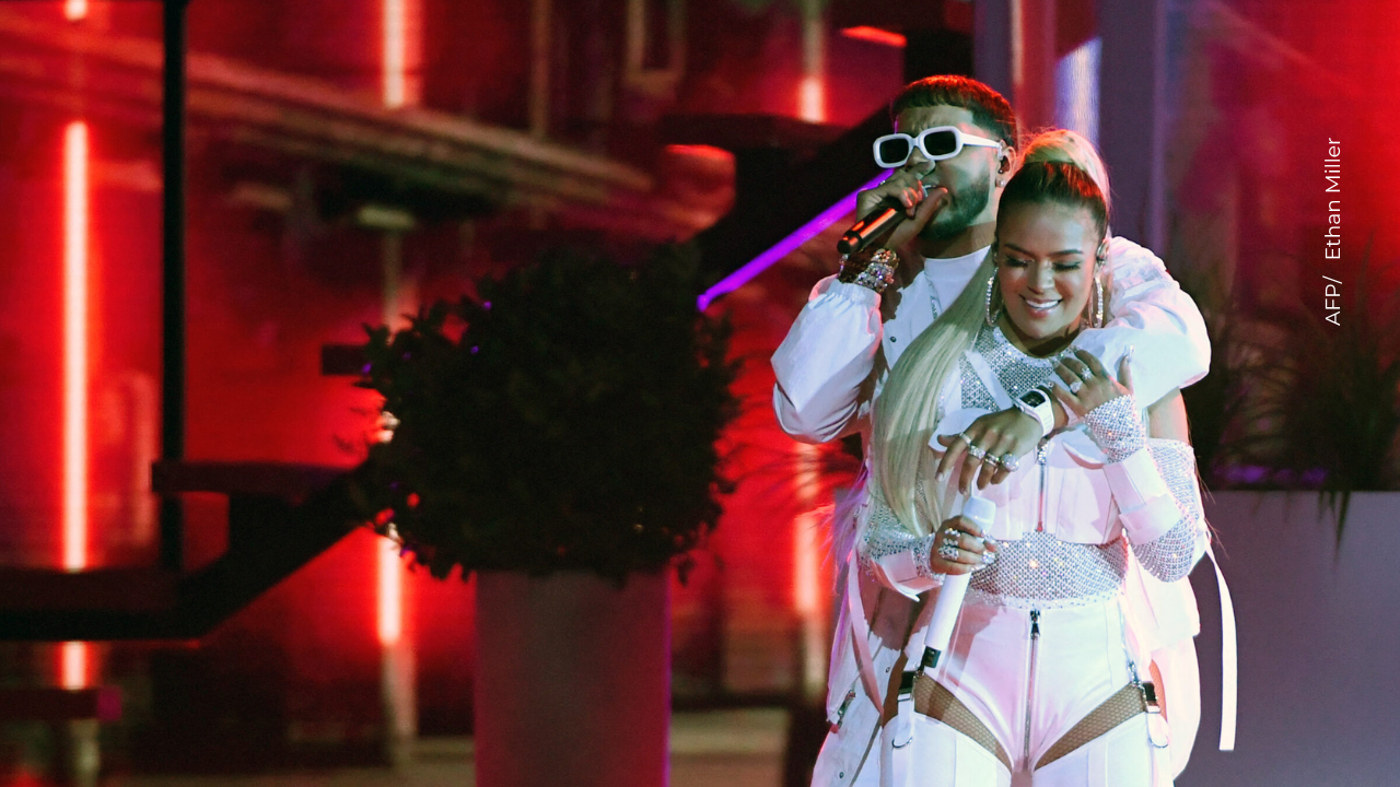 Karol G apareció en las historias de Anuel AA y las redes reaccionaron