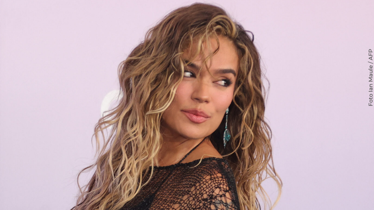 Karol G no pudo contener las lágrimas y reveló el motivo detrás de su emoción