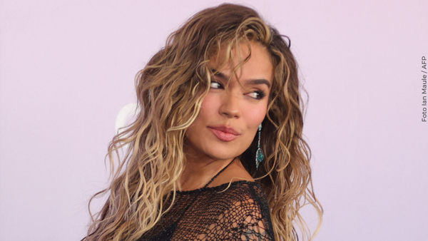 Karol G preocupó a sus seguidores al aparecer llorando y reveló la razón Karol G preocupó a sus seguidores al aparecer llorando y reveló la razón