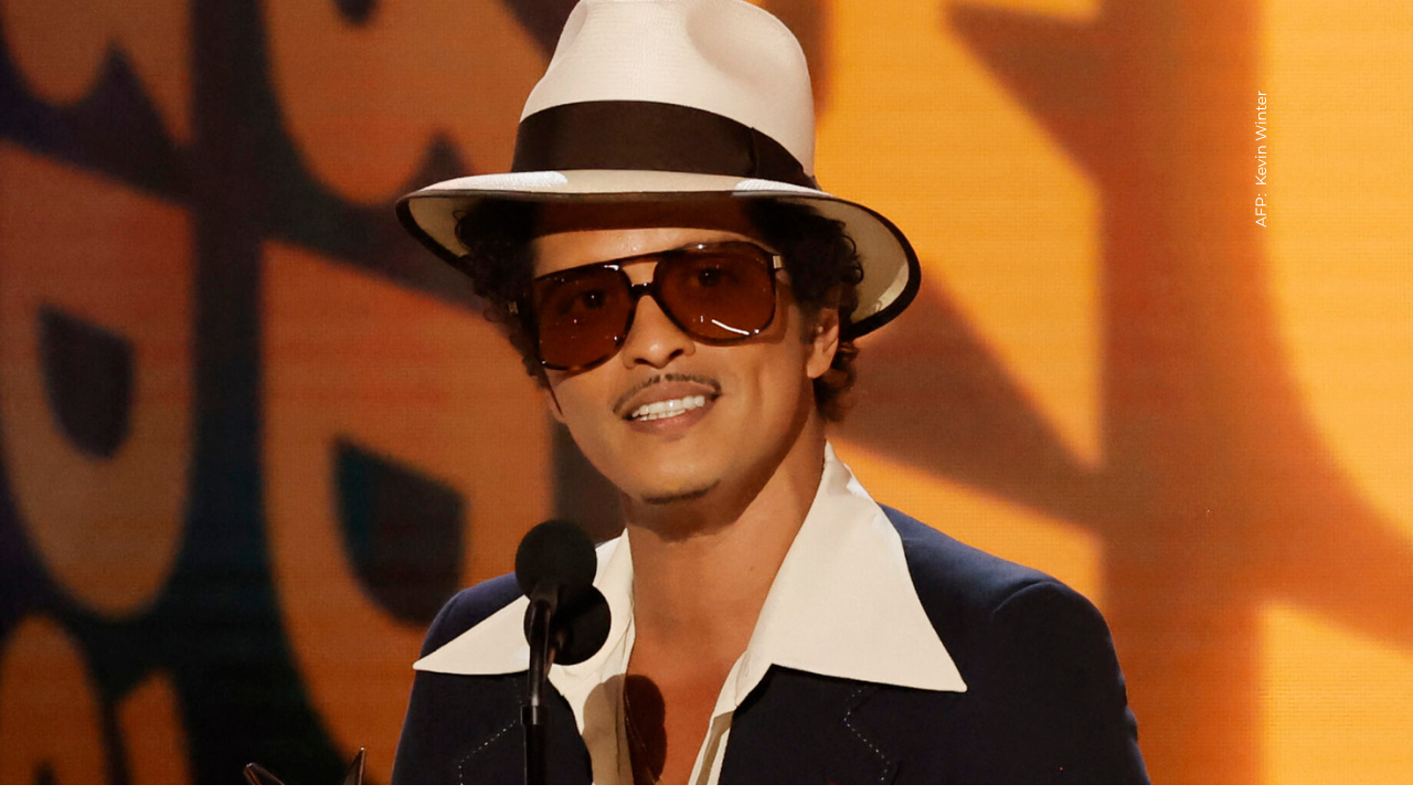 Karol G apareció de manera romántica con Bruno Mars en sus redes: ¿confirmaron su relación?