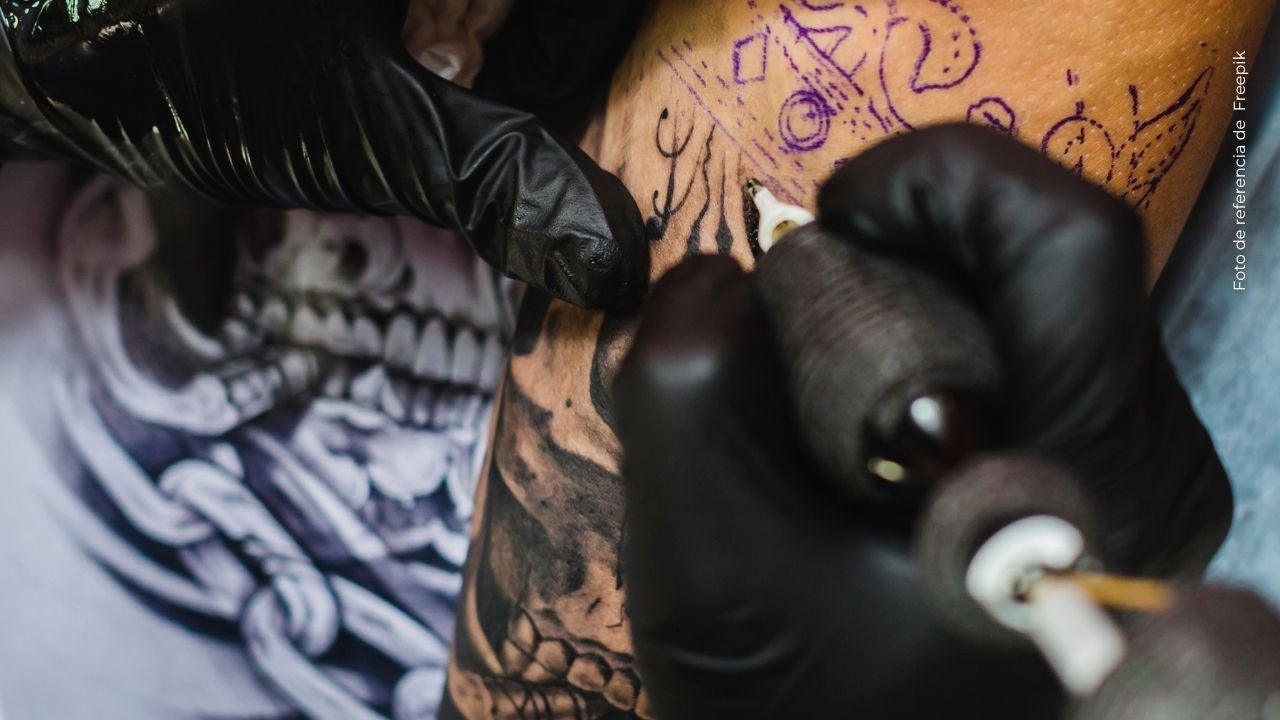 Se casó con un TransMilenio y ahora sorprendió al tatuarse a su “esposo”