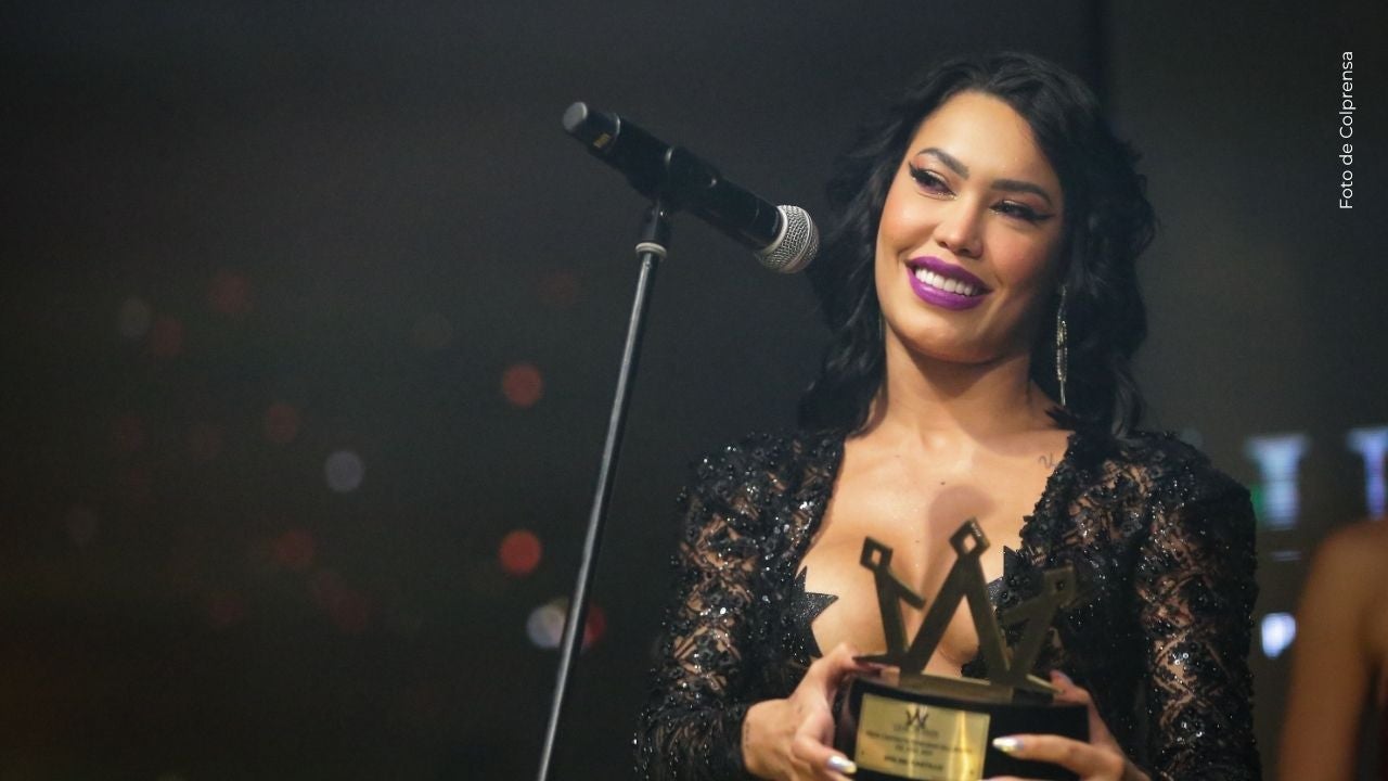Ana del Castillo espera su primer hijo.