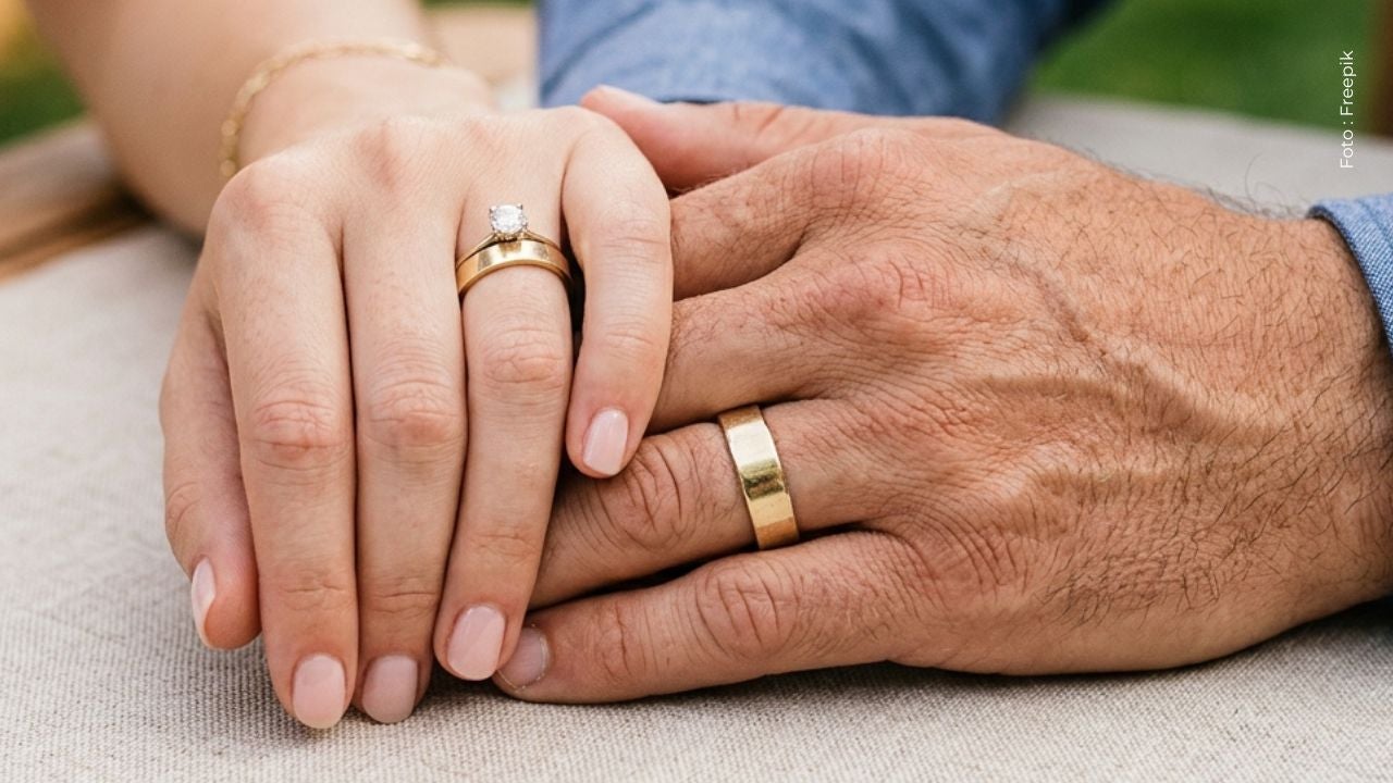 Pareja filipina realizó su boda a pesar de las inundaciones.