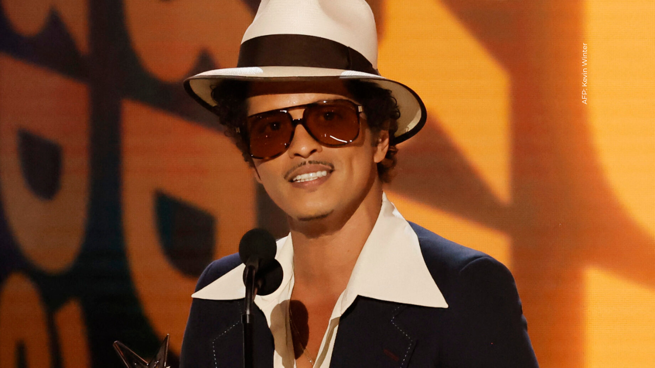 Bruno Mars da nuevas pistas de tener un romance con Karol G: ¿qué lo comprobaría?