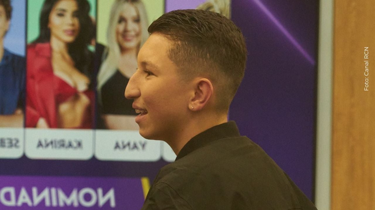 Joven llama la atención en redes por su parecido con Cris Valencia