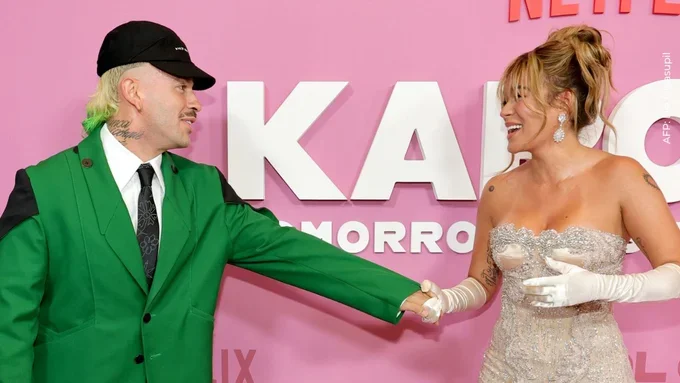 karol g contra feid en concierto