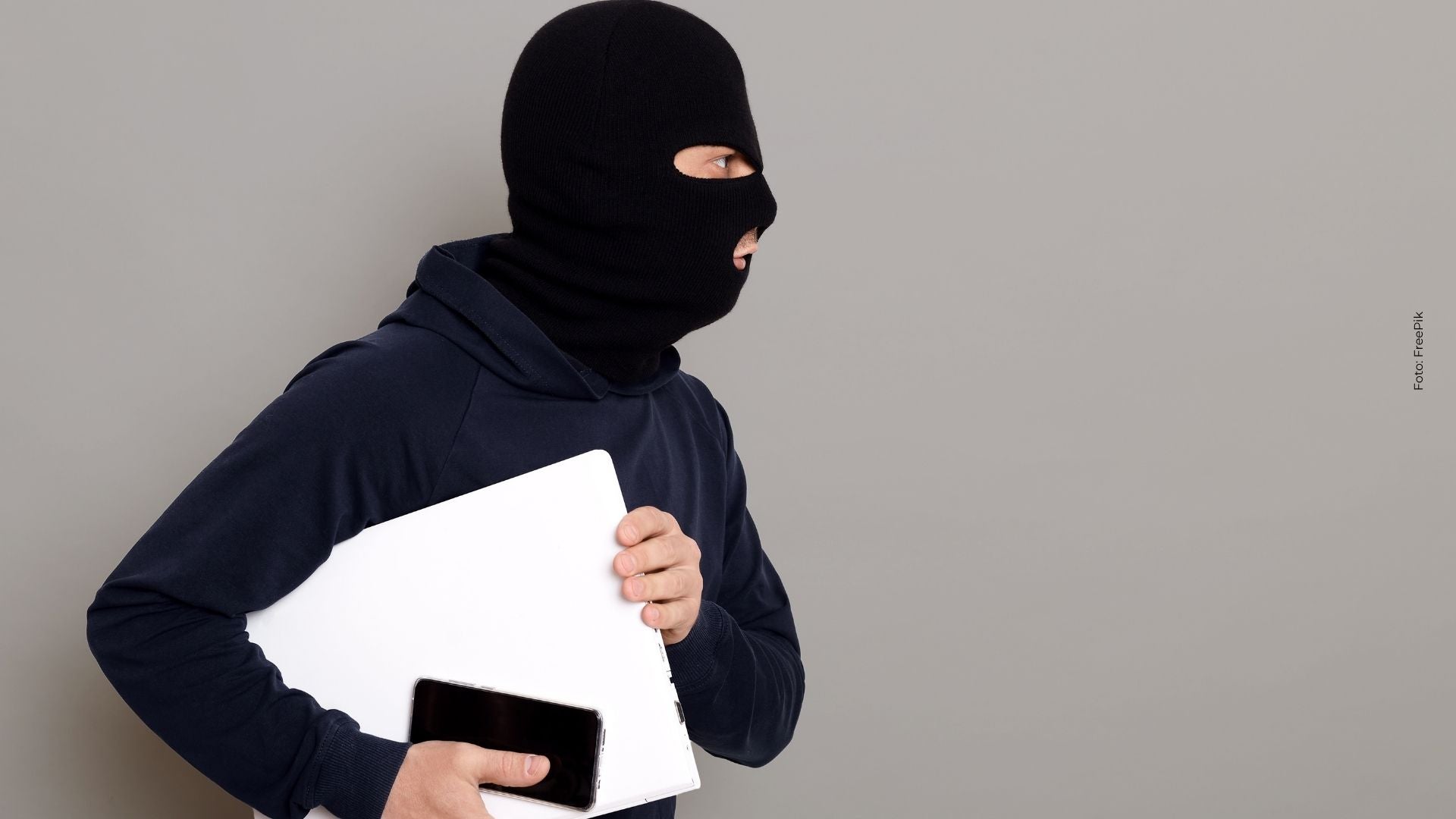Los influencers recomendaron no dejar pertenencias en su vehículo tras gran robo