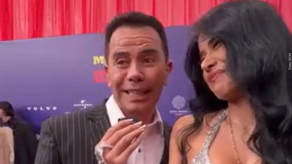 Jhonny Rivera le hizo broma a su esposa Jenny López y así fue la inesperada reacción de ella Jhonny Rivera le hizo broma a su esposa Jenny López y así fue la inesperada reacción de ella