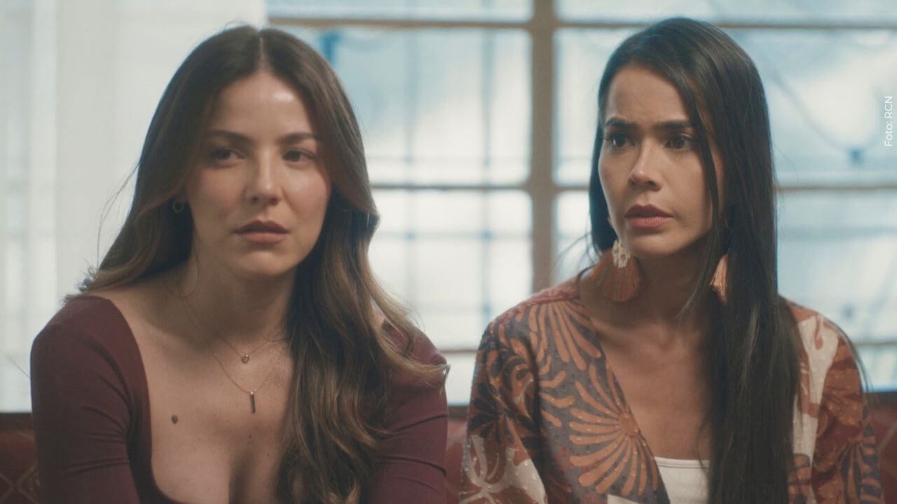 Laura de León reveló cómo es su verdadera relación con Juliette Pardau, con quien actúa en Pa' seguirte queriendo.