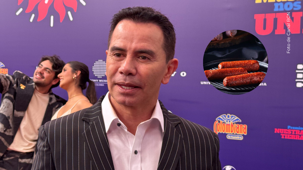 Jhonny Rivera en los Premios Nuestra Tierra.
