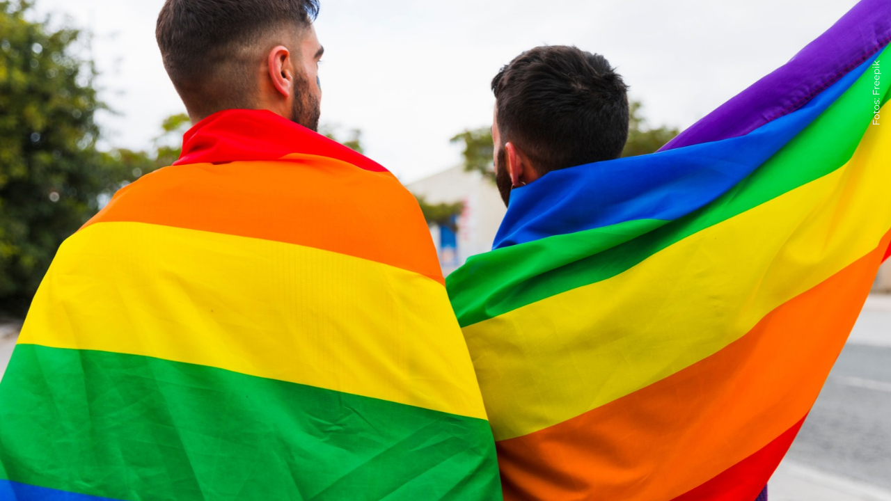 Famoso influenciador colombiano hizo oficial su noviazgo con un hombre: se van a casar