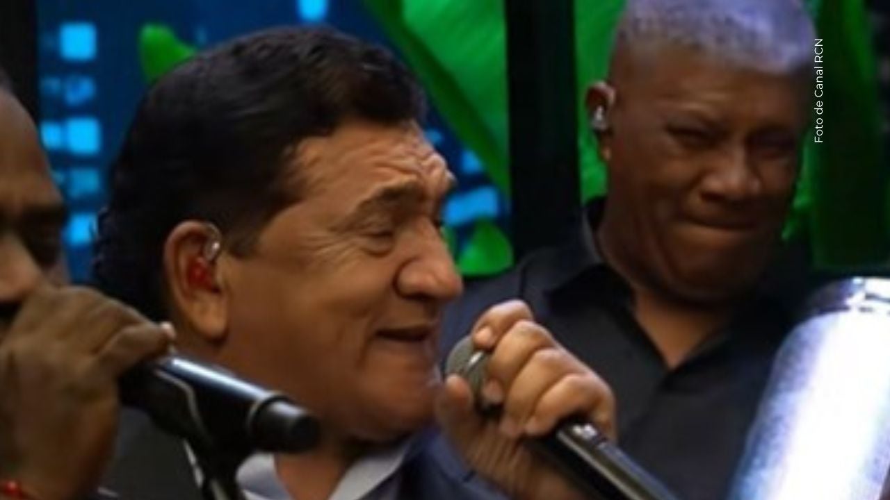 Poncho Zuleta se sigue presentando en vivo a los 77 años. 