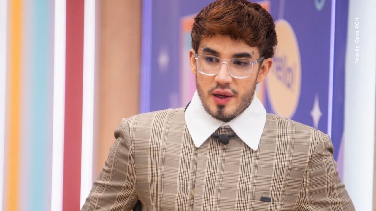 Valentino Lázaro mostró las heridas de su rostro antes de subir al ring contra Emiro Navarro