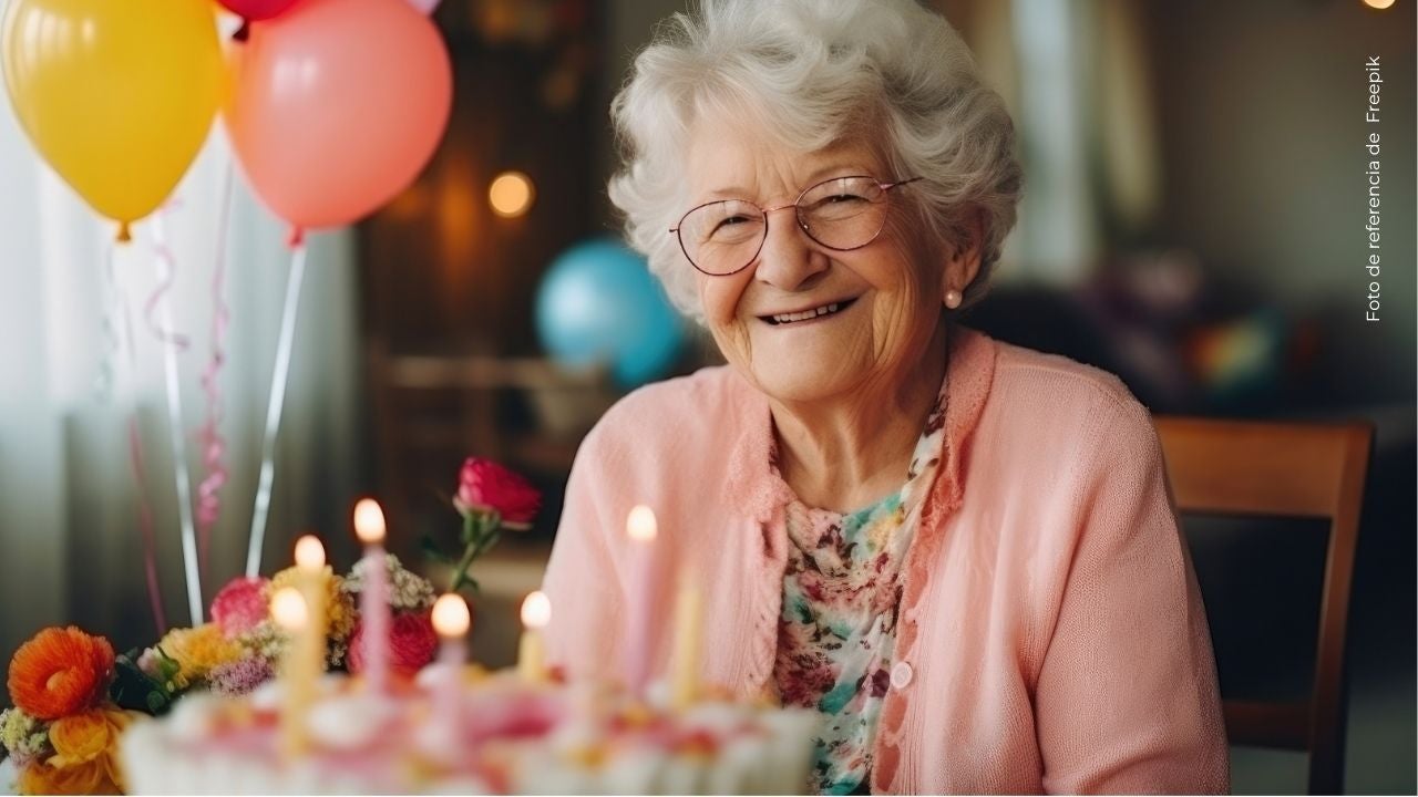 Abuelita que conquistó a Karol G llegó a los 92 años: estas son las imágenes de su festejo