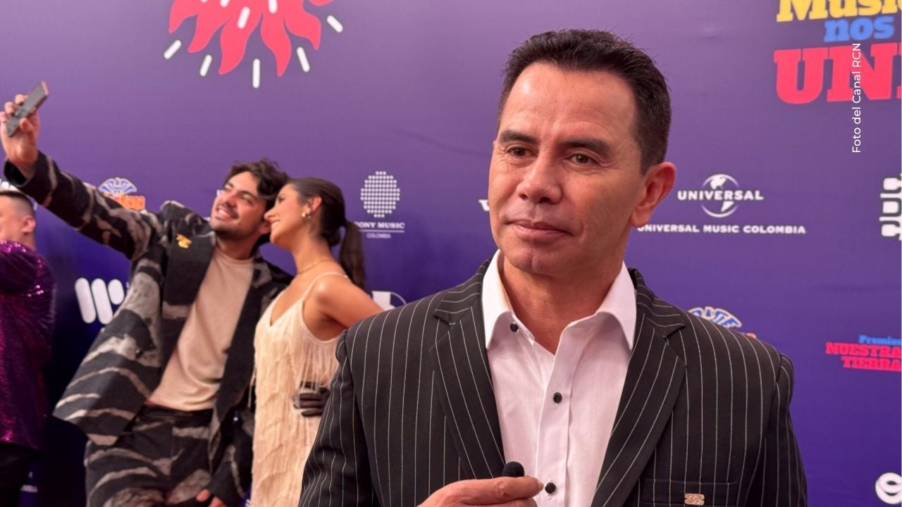 Jhonny Rivera protagonizó un inesperado encuentro con una fan que no pudo contener la emoción