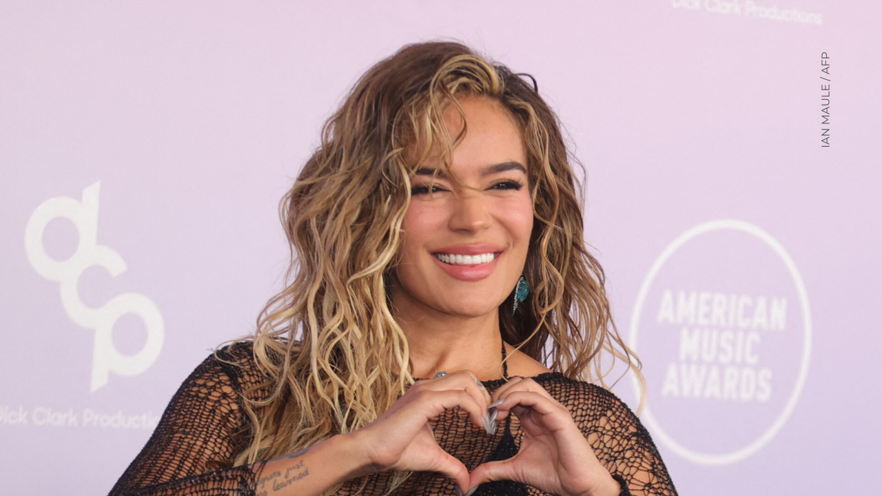 ¿Qué pasó entre Karol G y Young Miko durante el concierto?