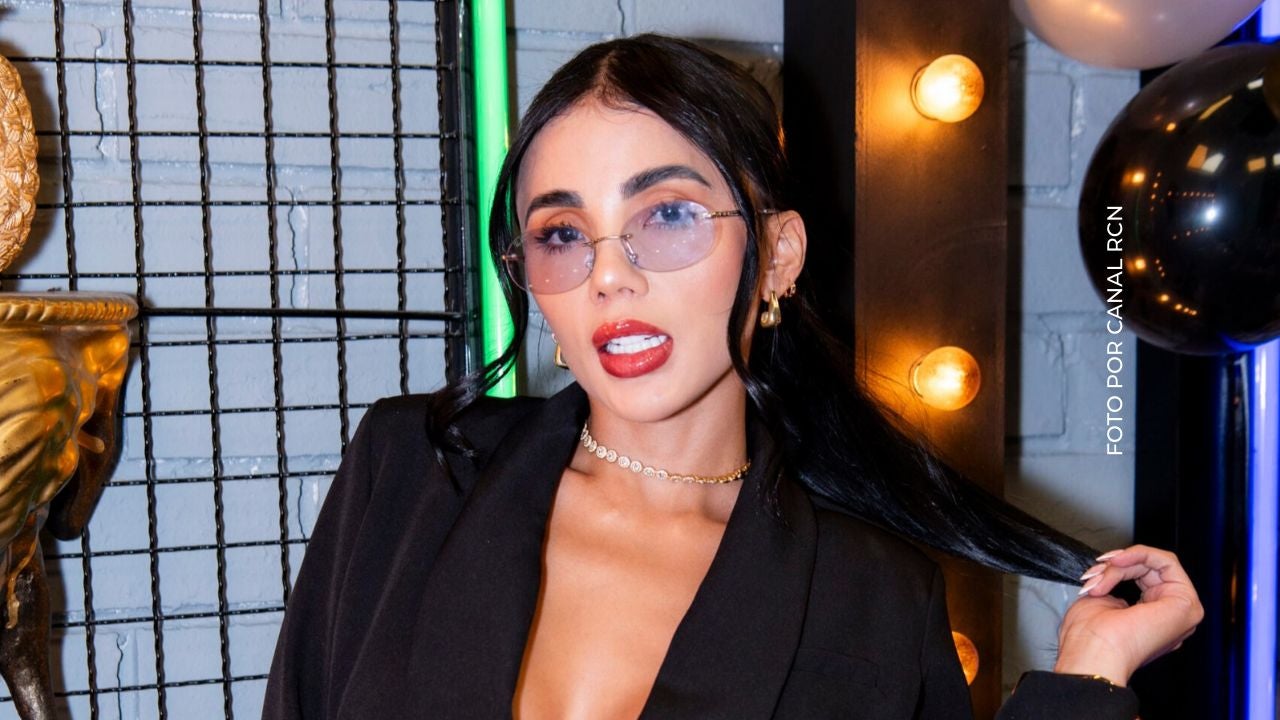 Karina García presumió su pancita con su disfraz