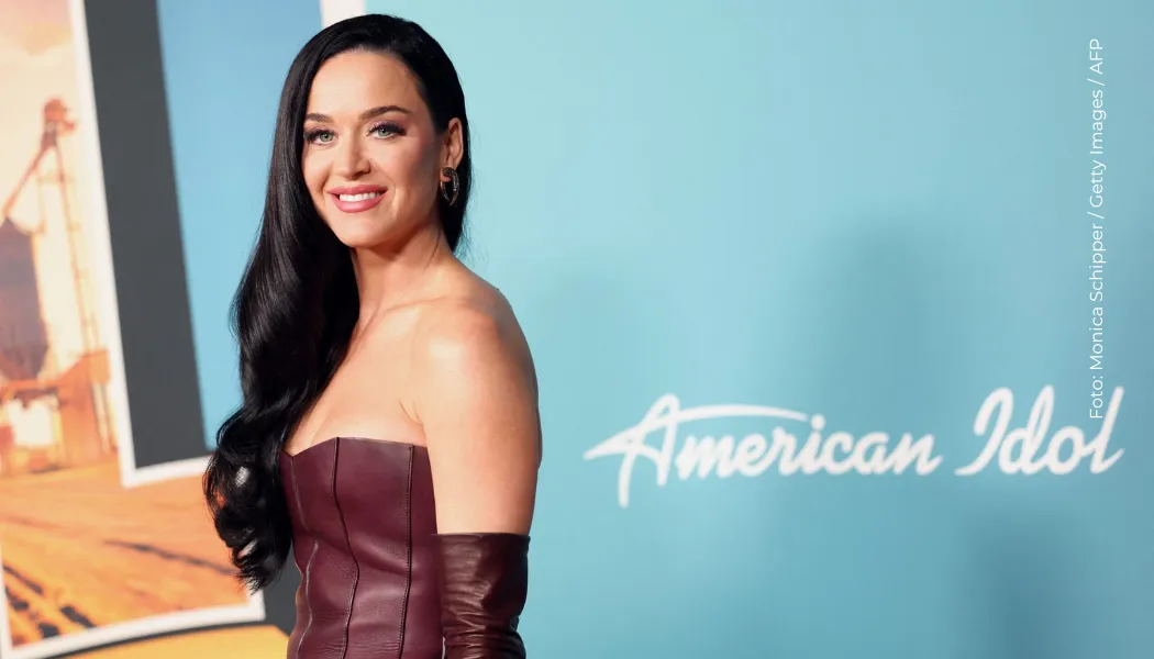 Katy Perry abrazó a la niña mexicana tras impulsarla a decir su origen con seguridad frente a miles de asistentes.