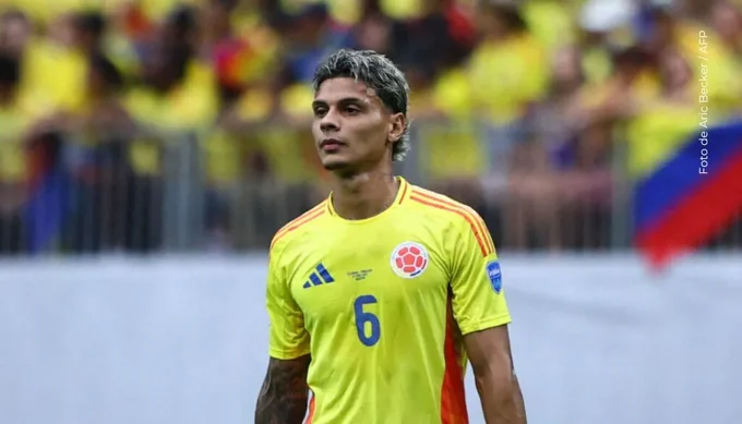 Richard Ríos mostró el impresionante tatuaje que le cubre toda la espalda.