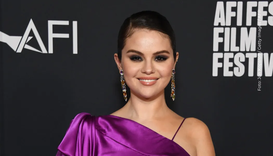 Selena Gómez se habría comprometido con Benny Blanco